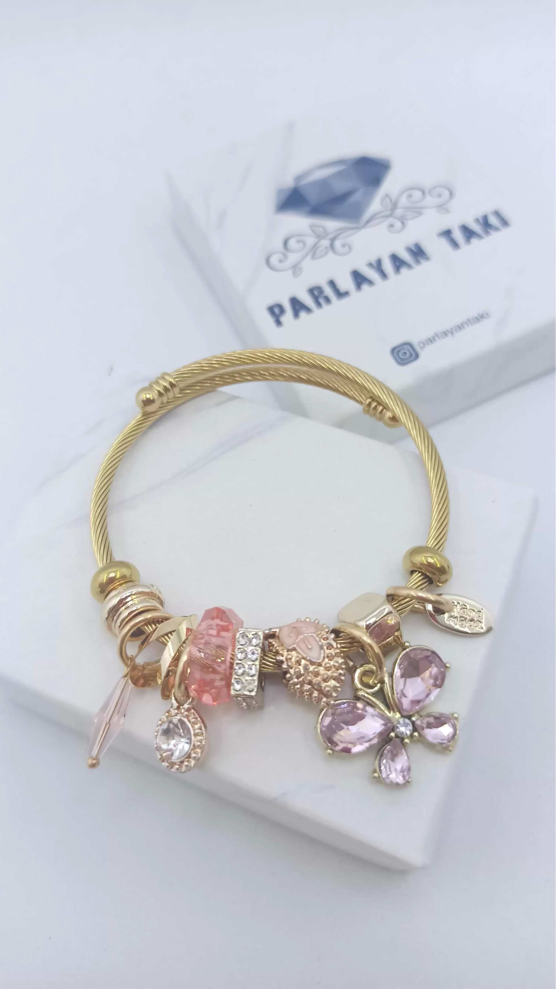 GOLD PEMBE KELEBEKLİ CHARM BİLEKLİK